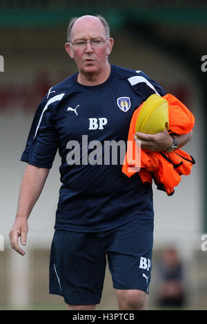 Kit di Colchester Manager Brian Pugh - AFC Hornchurch vs Colchester United - Essex Senior Cup finale allo stadio, Bridge Avenue - 03/08/10 Foto Stock