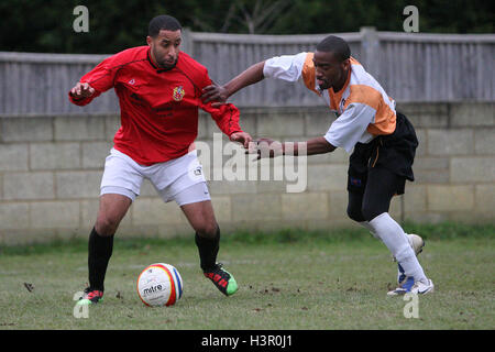 Michael Spencer in azione per Hornchurch - Ashford Town (Middlesex) vs AFC Hornchurch - FA Trophy 1a rotonda - 11/12/10 Foto Stock