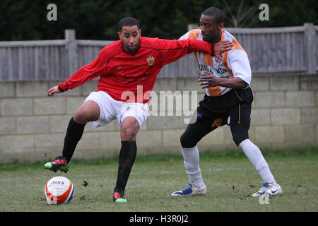 Michael Spencer in azione per Hornchurch - Ashford Town (Middlesex) vs AFC Hornchurch - FA Trophy 1a rotonda - 11/12/10 Foto Stock