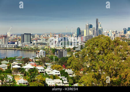 BRISBANE, AUS - Agosto 10 2016: Brisbane Skyline come visto dal lato di nord. Si tratta di Australias la terza più grande città, capitale della Queenslan Foto Stock