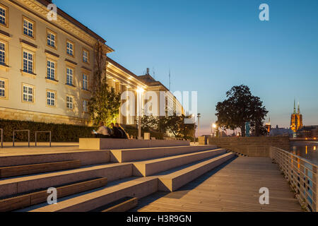 Sera Sulla spianata sul fiume Oder a Wroclaw, Slesia, Polonia. Foto Stock