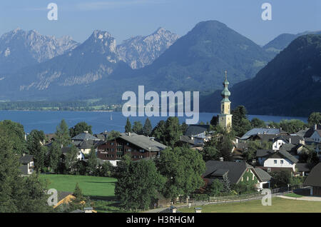 Austria, Salzkammergut, Wolfgang's lake, Sankt Gilgen, vista locale, Saint Gilgen, paesaggio di montagna, lago, montagna lago, luogo, luogo, chiesa Foto Stock