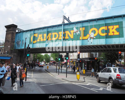 Camden Lock ponte ferroviario, Camden Town, Londra, Gran Bretagna, Regno Unito Foto Stock