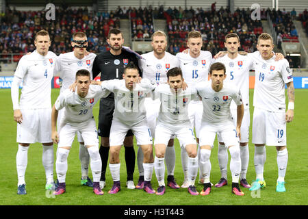 La Slovacchia team group (fila superiore da sinistra a destra) Jan Durica, Martin Skrtel, Matus Kozacik, Adam Nemec, Milano Skriniar, Erik Sabo e Juraj Kucka. (Riga in basso da sinistra a destra) Robert Mak, Marek Hamsik, Michal Duris e Jakub Holubek durante il 2018 FIFA World Cup Match di qualificazione all'Arena Città, Trnava. Foto Stock