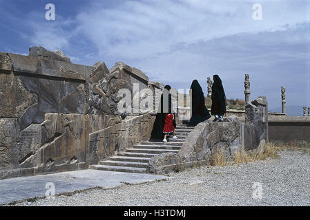 Iran, provincia far, Persepolis, Palace, Dario, scale in aumento, donne, bambini, vista posteriore dal Medio Oriente, anteriore est, vicino Oriente, città, palace, Dario palace, Daraios, archeologia, archeologia, parete rilievo, immagini in rilievo, architettura, UNESCO-world Foto Stock