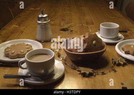 Tabella, coperta, Natale, biscotti, biscotto, gingerbreads, decorazione, coperchio, tazze di tè, teacups, servizi da tè, zucchero, caster, stelle, configurazione tabletop Foto Stock