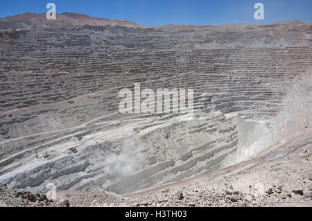 Chuquicamata, la seconda più grande fossa aperta miniera di rame nel mondo, Atacama, Cile Foto Stock