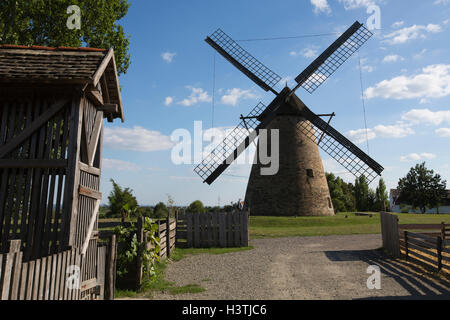 Il mulino a vento da Dusnok 1888, Skanzen di Szentendre Village Museum, Ungherese Open Air Museum del XVIII al XX secolo la vita di allevamento. Foto Stock