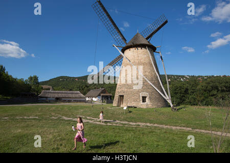 Il mulino a vento da Dusnok 1888, Skanzen di Szentendre Village Museum, Ungherese Open Air Museum del XVIII al XX secolo la vita di allevamento. Foto Stock
