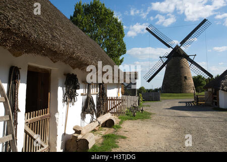 Il mulino a vento da Dusnok 1888, Skanzen di Szentendre Village Museum, Ungherese Open Air Museum del XVIII al XX secolo la vita di allevamento. Foto Stock