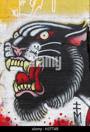 Panther con la bocca aperta, graffiti, arte di strada, Duisburg, Nord Reno-Westfalia, Germania Foto Stock