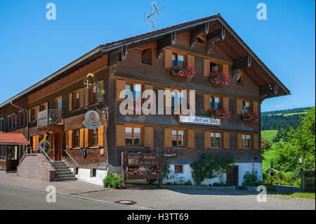 Il Gasthof Zum Kreuz, guesthouse, Aach, Oberallgäu, Baviera, Germania Foto Stock