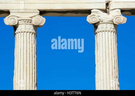 Colonne ioniche di eretteo tempio Acropoli di Atene, Grecia Foto Stock