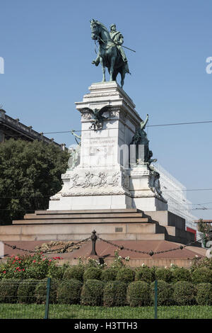 Statua equestre di per l'Italia una delle figure importanti nella storia, Giuseppe Garibaldi, Milano, Italia Foto Stock