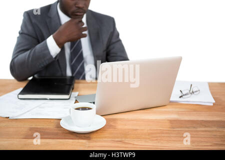 Imprenditore lavorando sul computer portatile Foto Stock