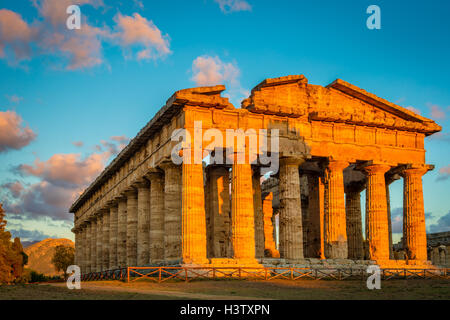 Paestum fu un importante antica città greca sulla costa del Mar Tirreno in Magna Graecia (Italia meridionale). Foto Stock