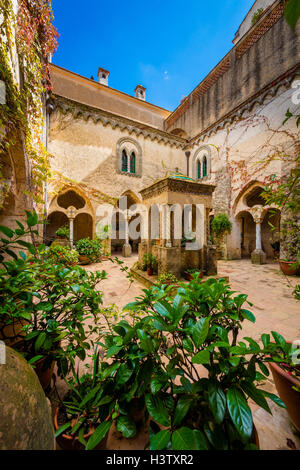 Villa Cimbrone è un edificio storico a Ravello sulla costiera amalfitana del sud Italia. Foto Stock