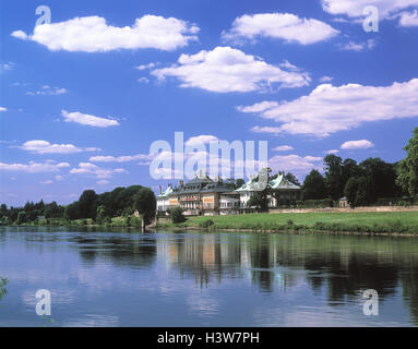 In Germania, in Sassonia, Dresda, il castello di Pillnitz, palazzo di montagna, nel 1723, l'Elba, Europa Silberstrasse, Elbland sassone, residence, residenza estiva, palazzo, edificio, la struttura presenta uno stile architettonico, architettura, luogo di interesse, cultura, estate, all'esterno Foto Stock