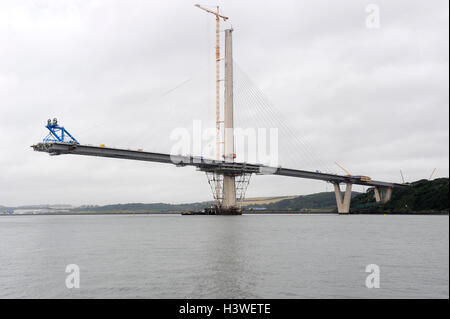 Nuovo Forth Road Bridge in costruzione, Firth of Forth, Edimburgo, Scozia, Regno Unito Foto Stock