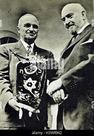 Fotografia di Chaim Weizmann (1874-1952) un leader sionista, statista israeliana, e primo presidente di Israele con il presidente Harry Truman (1884-1972) 33a Presidente degli Stati Uniti, politico e membro del partito democratico. In data xx secolo Foto Stock