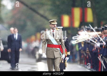 Madrid, Spagna. Xii oct, 2016. Madrid, 12-10-2016 re Felipe, Regina Letizia, Principessa Leonor e Principessa Sofia frequentare la parata militare a Madrid in occasione della Giornata Nazionale della Spagna RPE/Albert Nieboer/NETHERLANDSOUT/point de vue fuori - nessun filo SERVICE - Credit: dpa/Alamy Live News Foto Stock