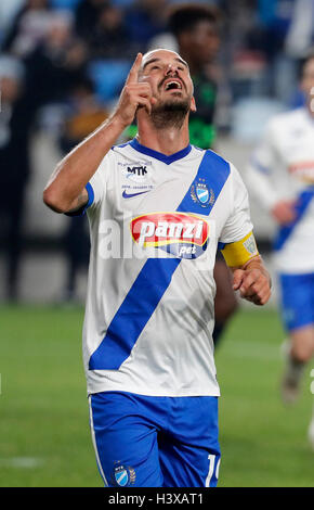 Budapest, Ungheria. Xiii oct, 2016. Jozsef Kanta di MTK Budapest celebra il suo obiettivo durante lo stadio partita di apertura tra la MTK Budapest e Sporting CP a Nandor Hidegkuti Stadium il 13 ottobre 2016 a Budapest, Ungheria. Credito: Laszlo Szirtesi/Alamy Live News Foto Stock