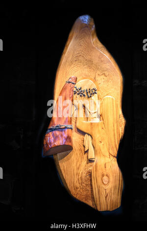 Intarsio di legno della sesta stazione della croce (il volto di Gesù viene ripulita da Veronica) nel medioevo cattedrale cristiana a Lincoln Foto Stock