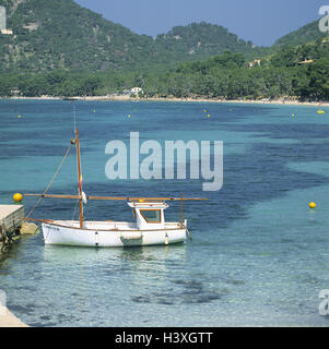 Spagna, Maiorca, penisola, forma obiettivo, jetty, in barca nelle isole Baleari, isola, mare Mediterraneo, costa, mare, in barca, la pesca in barca Foto Stock