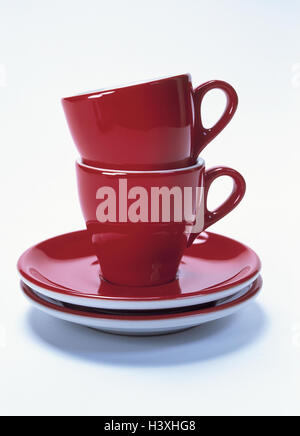 Piatti, tazze da caffè, rosso studio, tagliate, fotografia del prodotto, still life, porcellana, Cina, tazzine, tazze e tazzine, tazze, due cose di caffè Foto Stock