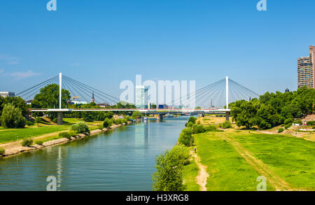 Splendida vista sul fiume Neckar a Mannheim - Germania Foto Stock