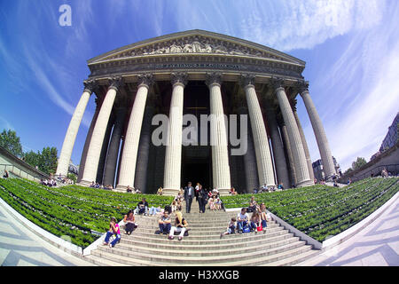 Francia, Parigi, Eglise Sainte Marie Madeleine, turistico, l'Europa, la città capitale,, chiesa, la struttura presenta uno stile architettonico, architettura, fama tempio, tempio colonnato, luogo di interesse, turismo, estate, Fisheye Foto Stock