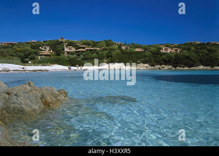 L'Italia, Sardegna, Provincia di Sassari, Costa Smeralda, di Cala Granu, spiaggia, mare, vicino spedizione Cervo, isola, mare Mediterraneo, Sardegna, east coast, costiere film, Tyrrhenisches mare, meta di vacanza, vacanze, riposo, acqua, chiaramente, turchese, natura Foto Stock