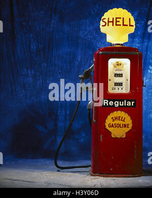 Gli Stati Uniti, pompa di benzina, vecchio, 'shell' nostalgia, stazione di rifornimento carburante, carburante, Zapfanlage, "benzina", benzina, studio, fotografia del prodotto Foto Stock