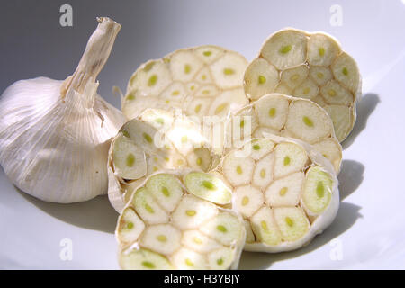 Aglio Allium sativum, noduli, metà, still life, aglio noduli, diviso, metà, nodulo di aglio, spicchi d'aglio, porri tipo, spice, farmaco, noduli, studio Foto Stock