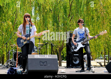 Barcellona - 27 Maggio: Las Robertas (banda) in concerto presso il Parc Central del Poblenou il 27 maggio 2011 a Barcellona, Spagna. Foto Stock