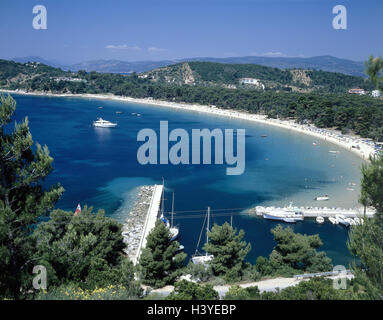 La Grecia, Skiathos, vista costiera, porto, Europa costa, isola, le Sporadi settentrionali, spiaggia, spiaggia, panoramica, vacanza, holiday resort, turismo, resort, una vacanza isola, mare, bagnanti, scenario Foto Stock