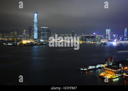 Vista aerea sulla penisola Baia da notte da Victoria Island Isola di Hong Kong Cina Foto Stock