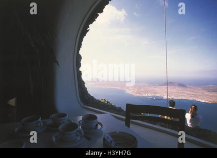Spagna Lanzarote, ristorante, 'Mirador del Rio', finestra vista costa, isole Canarie, Canarie, isola, montagna, collina, lookout, gastronomia, bar, architetto Cesar Manrique, architettura, design, la prosperità, turistico, turismo, destinazione, destina vacanze Foto Stock