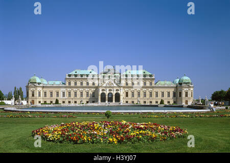 Austria, Vienna Belvedere superiore, piacere palace, fuori Europa, capitale, struttura, luogo di interesse, architettura, stile architettonico, barocco, alto barocco, costruisce in 1721-1723, parco, giardino, parco, il giardino del castello, fiori, le estati, bloccare la strada Foto Stock