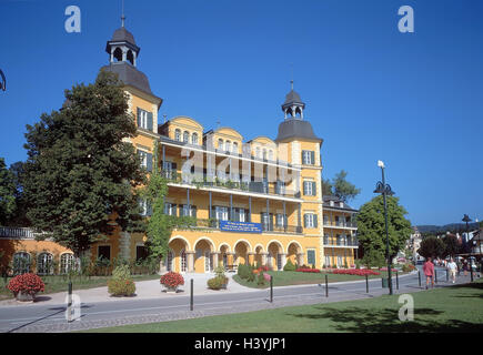 L'Austria, in Carinzia Velden nel lago Wörthersee, Castle Hotel, Europa Südösterreich, stato federale, Velden, Wörthersee, holiday resort, destinazione vacanza, edificio, hotel, hotel edificio, gastronomia, film scenario, estate, esterno Foto Stock