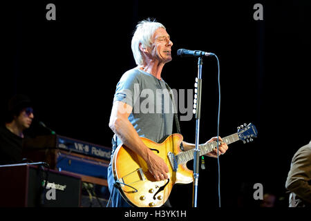 BENICASSIM, Spagna - 18 Luglio: Paul Weller (cantante, compositore e musicista) esegue a FIB Festival il 18 luglio 2014 a Benicassim, Spagna. Foto Stock