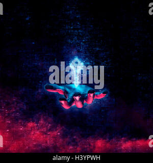 Sicurezza dei dati concetto chiave / 3D illustrazione chiave incandescente formata da cifre binarie galleggiante sopra mano aperta Foto Stock