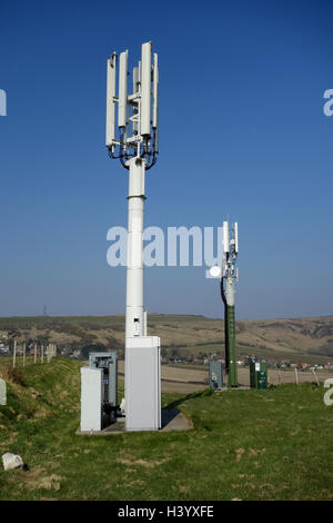 Antenne per telefonia mobile, trasmettitore di montante, comunicazioni antenne antenna Foto Stock