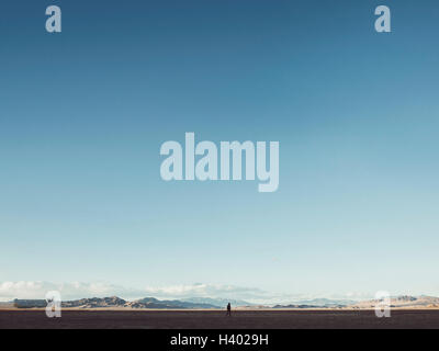 Vista panoramica del paesaggio contro il cielo blu chiaro, Zzyzx, CALIFORNIA, STATI UNITI D'AMERICA Foto Stock