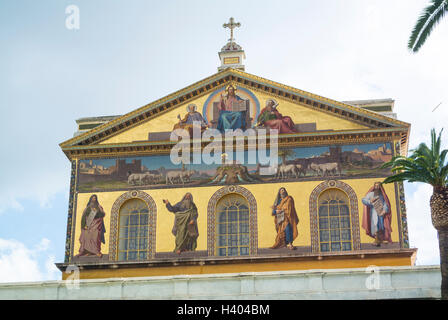 Facciata della Basilica di San Paolo fuori le Mura a Roma Italia Foto Stock