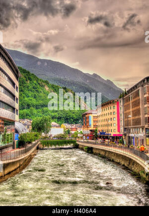 Il Gran Valira fluente in Andorra la Vella Foto Stock