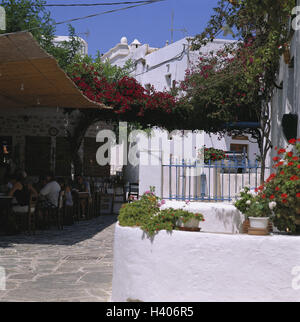 GR " isola Cicladi Folegandros, Chora, street cafe, il Mare Egeo Foto Stock