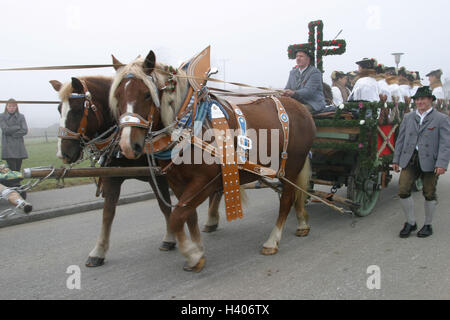 In Germania, in Baviera, Froschhausen, Leonhardi ride, horse's carrello, partecipante, Europa, Sud della Germania, Alta Baviera, Murnau, Leonhardi, Leonhardi processione, ride, Umritt, processione, benedizione, horse's patron Leonhardt, Bittprozession, processione, traditi Foto Stock