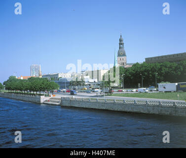 La Lettonia, Riga, vista sulla città, sul fiume Daugava, Europa nord-est, l'Europa, gli Stati baltici, Paesi Baltici, città capitale, città, centro citta', Centro citta', Düna, luogo di interesse, chiese, campanili Foto Stock