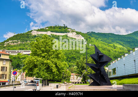 Vista del Grenoble Bastille dall'Esplanade Francois Mitterand Foto Stock